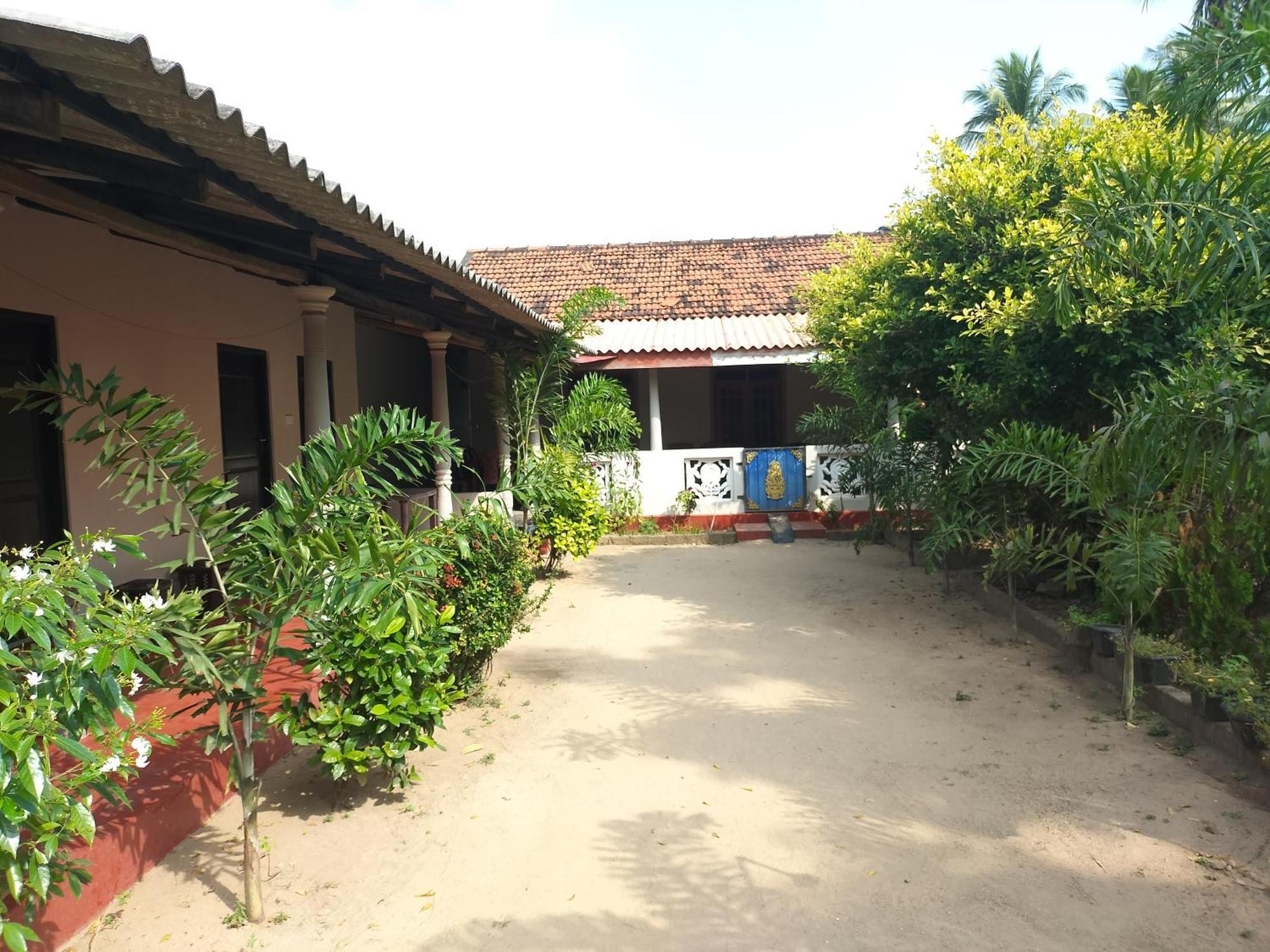 Suman Beach Rooms Nilaveli Exterior photo