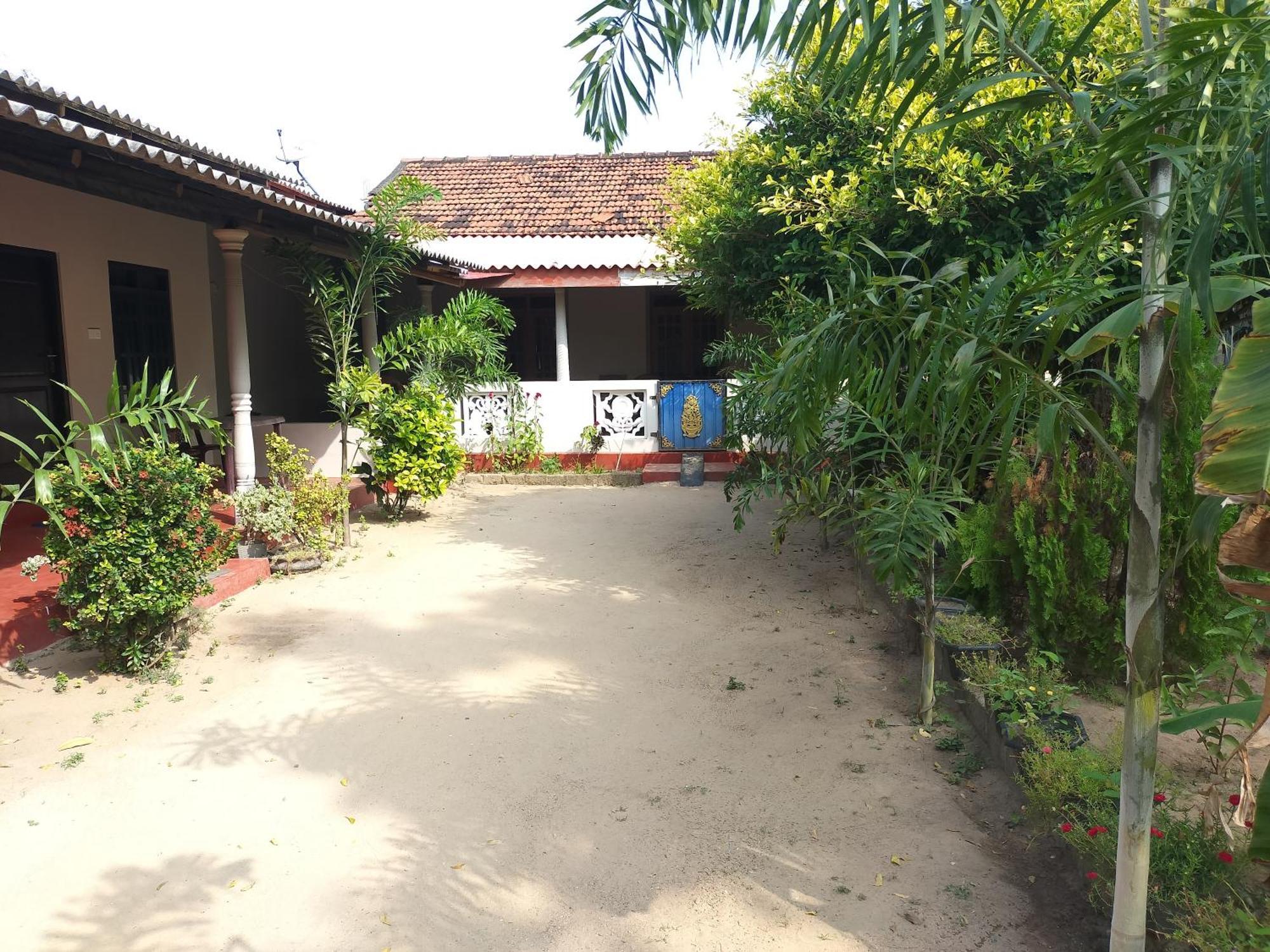 Suman Beach Rooms Nilaveli Exterior photo